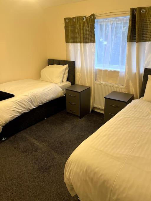 Spacious City Centre Home Near Hospital & M5 Worcester Bagian luar foto