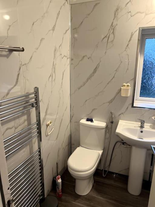 Spacious City Centre Home Near Hospital & M5 Worcester Bagian luar foto
