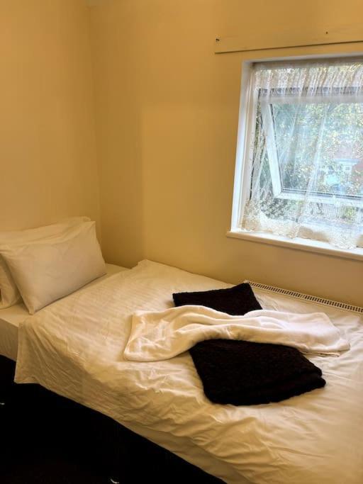 Spacious City Centre Home Near Hospital & M5 Worcester Bagian luar foto