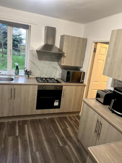 Spacious City Centre Home Near Hospital & M5 Worcester Bagian luar foto